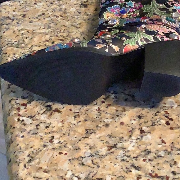 Tapestry and Bling Western Fashion Boot - Picture 2 of 3